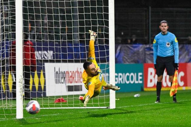 Aggoune Leonard ( 1 - Rouen ) during the French Cup match between FC Rouen Metropole and AS Monaco at Stade Robert Diochon on February 08, 2024 in Rouen, France. ( Photo by federico pestellini panoramic ) - FOOTBALL : Rouen vs Monaco - Coupe de France - 08 02 2024 FedericoPestellini Panoramic 