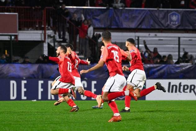 Rouen players celebrate their side s victory after the French Cup match between FC Rouen Metropole and AS Monaco at Stade Robert Diochon on February 08, 2024 in Rouen, France. ( Photo by federico pestellini panoramic ) - FOOTBALL : Rouen vs Monaco - Coupe de France - 08 02 2024 FedericoPestellini Panoramic 