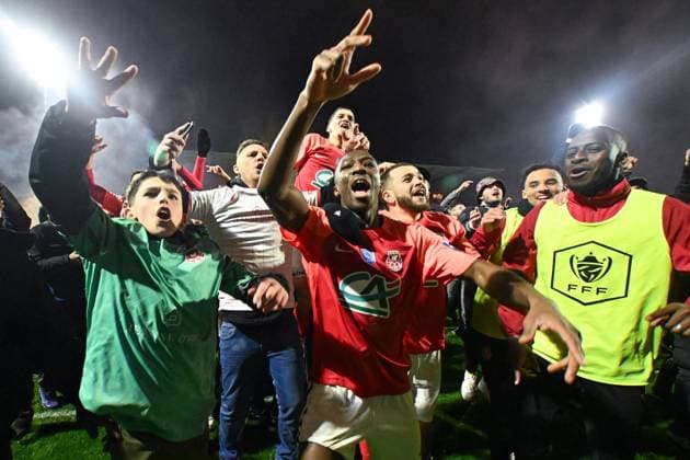 Rouen players celebrate their side s victory after during the French Cup match between FC Rouen Metropole and AS Monaco at Stade Robert Diochon on February 08, 2024 in Rouen, France. ( Photo by federico pestellini panoramic ) - FOOTBALL : Rouen vs Monaco - Coupe de France - 08 02 2024 FedericoPestellini Panoramic 