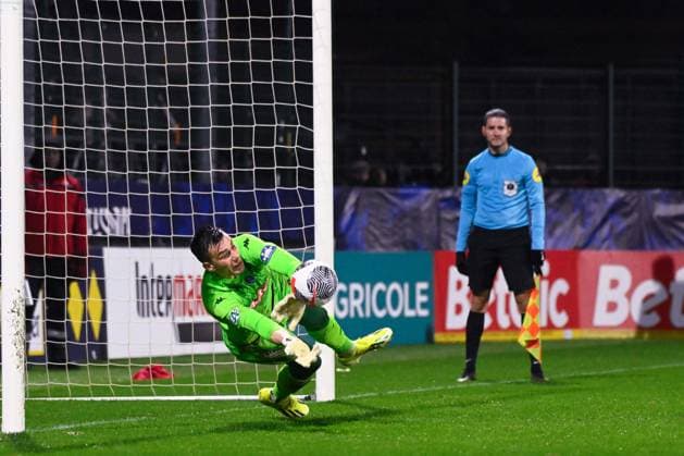 Radoslaw MAJECKI ( 1 - Monaco ) stops penalty during the French Cup match between FC Rouen Metropole and AS Monaco at Stade Robert Diochon on February 08, 2024 in Rouen, France. ( Photo by federico pestellini panoramic ) - FOOTBALL : Rouen vs Monaco - Coupe de France - 08 02 2024 FedericoPestellini Panoramic 