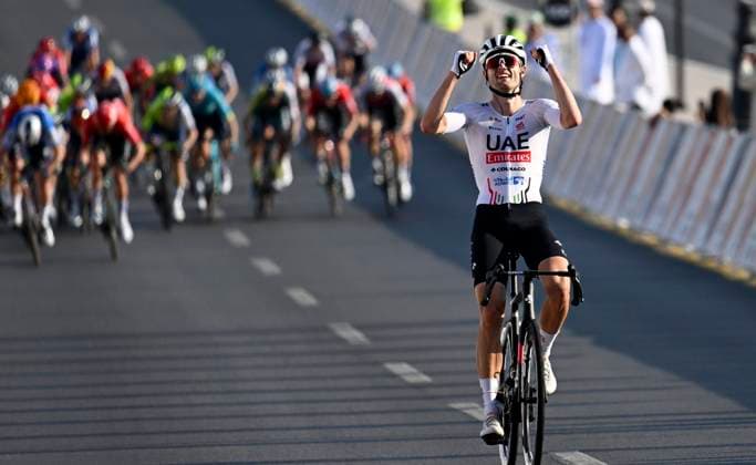 Sport Themen der Woche KW06 Sport Bilder des Tages Muscat Classic 2024 - 09 02 2024 MUSCAT, OMAN - FEBRUARY 09 : Fisher Finn Lachlan Fox (NZL) of Uae Team Emirates celebrates the victory during the 2024 2nd edition of the Muscat Classic UCI ProSeries cycling race, a race of 174,3 kms with start in Al Mouj Muscat and finish in Al Bustan on February 9, 2024 in Muscat, Oman, 09 02 2024 ( Motordriver Guy De Vuyst - Muscat Oman  Copyright: xVincentxKalutx