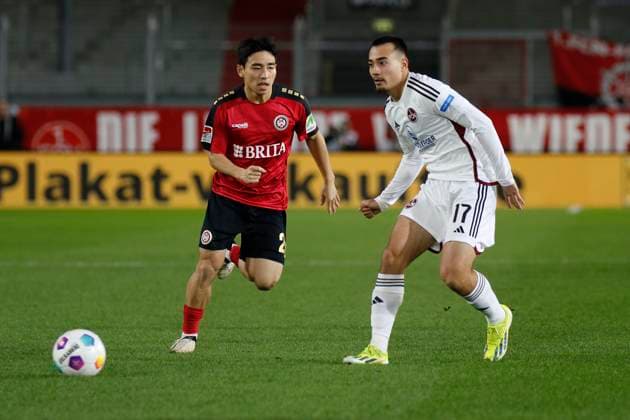 09.02.2024, xavx, Fussball 2.Bundesliga, SV Wehen Wiesbaden - 1.FC Nürnberg emspor, v.l. Hyun-ju Lee (SV Wehen Wiesbaden), Jens Castrop (1.FC Nürnberg) (DFL DFB REGULATIONS PROHIBIT ANY USE OF PHOTOGRAPHS as IMAGE SEQUENCES and or QUASI-VIDEO) Wiesbaden