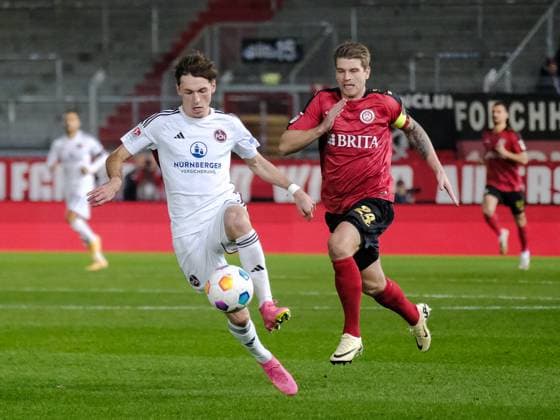 Benjamin Goller (1.FC Nuernberg, 14) im Zweikampf mit Marcus Mathisen (SV Wehen Wiesbaden, 24), GER, SV Wehen Wiesbaden vs. 1. FC Nuernberg, Fussball, 2. Bundesliga, 21. Spieltag, Spielzeit 2023 2024, 09.02.2024 DFL REGULATIONS PROHIBIT ANY USE OF PHOTOGRAPHS AS IMAGE SEQUENCES AND OR QUASI-VIDEO GER, SV Wehen Wiesbaden vs. 1. FC Nuernberg, Fussball, 2. Bundesliga, 21. Spieltag, Spielzeit 2023 2024, 09.02.2024 Wiesbaden