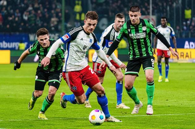 Enzo Leopold (Hannover 96, 08), Miro Muheim (Hamburger SV, 28), Nicolo Tresoldi (Hannover 96, 09) GER, Hamburger SV vs. Hannover 96, Fussball, 2. Bundesliga, Spieltag 21, Saison 2023 2024, 09.02.2024 DFL REGULATIONS PROHIBIT ANY USE OF PHOTOGRAPHS AS IMAGE SEQUENCES AND OR QUASI-VIDEO GER, Hamburger SV vs. Hannover 96, Fussball, 2. Bundesliga, Spieltag 21, Saison 2023 2024, 09.02.2024 Hamburg