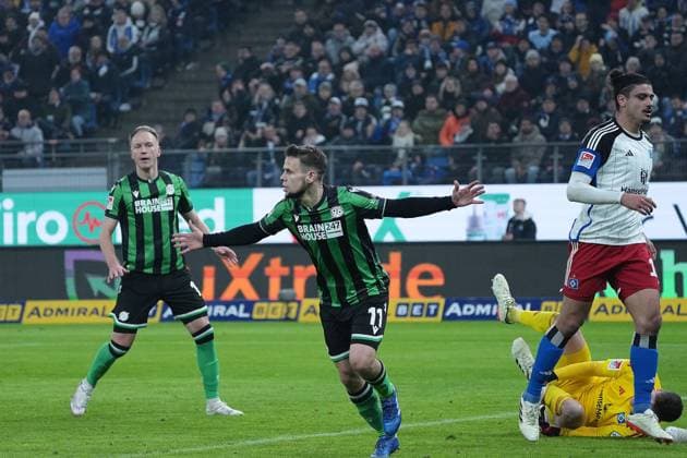 Fußball I Herren I Saison 2023-2024 I 2. Bundesliga I 21. Spieltag I Hamburg SV - Hannover 96 I 09.02.2024 Tor durch Louis Schaub (11, Hannover 96) Hamburg Volksparkstadion Hamburg Deutschland