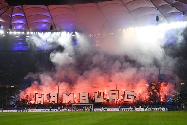 GER; 2. FBL,, Hamburger SV vs Hannover 96 09.02.2024, Volksparkstadion, Hamburg, GER; 2. FBL, Hamburger SV vs Hannover 96 im Bild Feature die Fans des HSV zuenden vor Spielbeginn Pyrotechnik