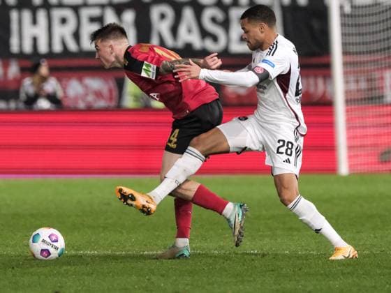 Franko Kovacevic (SV Wehen Wiesbaden, 14) im Zweikampf mit Jan Gyamerah (1. FC Nuernberg, 28), GER, SV Wehen Wiesbaden vs. 1. FC Nuernberg, Fussball, 2. Bundesliga, 21. Spieltag, Spielzeit 2023 2024, 09.02.2024 DFL REGULATIONS PROHIBIT ANY USE OF PHOTOGRAPHS AS IMAGE SEQUENCES AND OR QUASI-VIDEO GER, SV Wehen Wiesbaden vs. 1. FC Nuernberg, Fussball, 2. Bundesliga, 21. Spieltag, Spielzeit 2023 2024, 09.02.2024 Wiesbaden