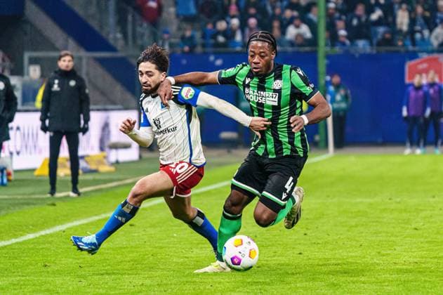 Sport Bilder des Tages Immanuel Pherai (Hamburger SV, 10), Bright Arrey-Mbi (Hannover 96, 04) GER, Hamburger SV vs. Hannover 96, Fussball, 2. Bundesliga, Spieltag 21, Saison 2023 2024, 09.02.2024 DFL REGULATIONS PROHIBIT ANY USE OF PHOTOGRAPHS AS IMAGE SEQUENCES AND OR QUASI-VIDEO GER, Hamburger SV vs. Hannover 96, Fussball, 2. Bundesliga, Spieltag 21, Saison 2023 2024, 09.02.2024 Hamburg