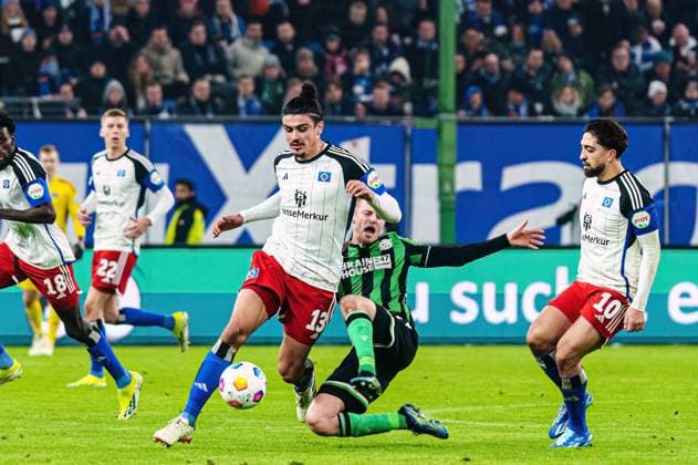 Guilherme Ramos (Hamburger SV, 13), Sebastian Ernst (Hannover 96, 10) GER, Hamburger SV vs. Hannover 96, Fussball, 2. Bundesliga, Spieltag 21, Saison 2023 2024, 09.02.2024 DFL REGULATIONS PROHIBIT ANY USE OF PHOTOGRAPHS AS IMAGE SEQUENCES AND OR QUASI-VIDEO GER, Hamburger SV vs. Hannover 96, Fussball, 2. Bundesliga, Spieltag 21, Saison 2023 2024, 09.02.2024 Hamburg