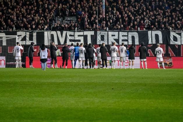 Der 1. FC Nuernberg bedankt sich bei den Fans, GER, SV Wehen Wiesbaden vs. 1. FC Nuernberg, Fussball, 2. Bundesliga, 21. Spieltag, Spielzeit 2023 2024, 09.02.2024 DFL REGULATIONS PROHIBIT ANY USE OF PHOTOGRAPHS AS IMAGE SEQUENCES AND OR QUASI-VIDEO GER, SV Wehen Wiesbaden vs. 1. FC Nuernberg, Fussball, 2. Bundesliga, 21. Spieltag, Spielzeit 2023 2024, 09.02.2024 Wiesbaden