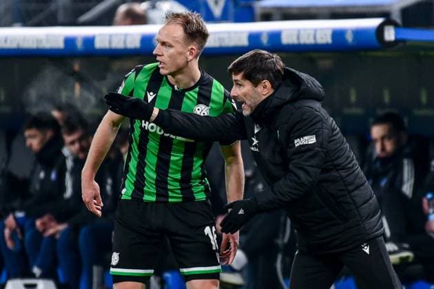 16 Havard Nielsen Stefan Leitl Trainer ( Hannover ) Deutschland , Hamburg , Volksparkstadion , Fussball , Bundesliga , 2. Fussball Bundesliga , Hamburger SV - Hannover 96