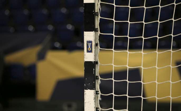 Symbolfoto : Torpfosten mit dem IHF Logo Handball Herren Do. 30.11.2023 Championsleague Mens EHF Champions LEAGUE Group Stage Thu. 23-11-30 THW Kiel - Paris St. Germain *** Symbol photo Goalposts with the IHF logo Handball Men Thu 30 11 2023 Champions League Mens EHF Champions LEAGUE Group Stage Thu 23 11 30 THW Kiel Paris St Germain