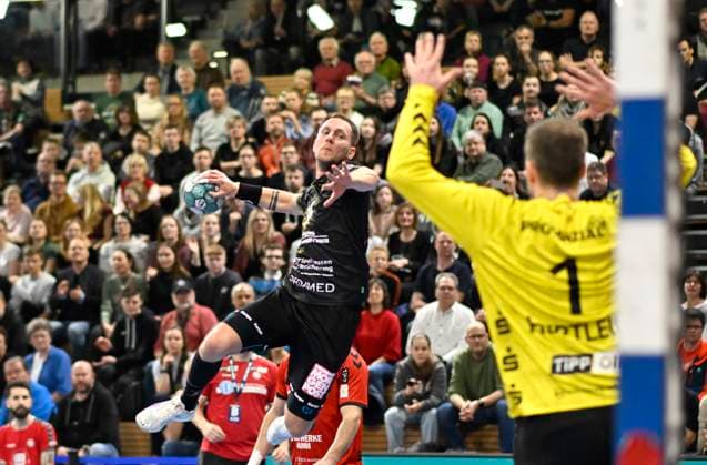 9.2.2024, Dresdens Julius Dierberg erfolgreich gegen Hamms Felix Hertlein, Handball, 2. Bundesliga, HC Elbflorenz Dresden - ASV Hamm-Westfalen, (c) Dresden Deutschland