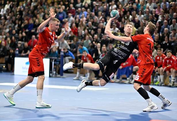 9.2.2024, Dresdens Ivar Stavast erfolgreich gegen Hamms Abwehr, Handball, 2. Bundesliga, HC Elbflorenz Dresden - ASV Hamm-Westfalen, (c) Dresden Deutschland