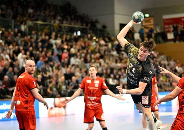 9.2.2024, Dresdens Oliver Seidler erfolgreich gegen Hamms Abwehr, Handball, 2. Bundesliga, HC Elbflorenz Dresden - ASV Hamm-Westfalen, (c) Dresden Deutschland