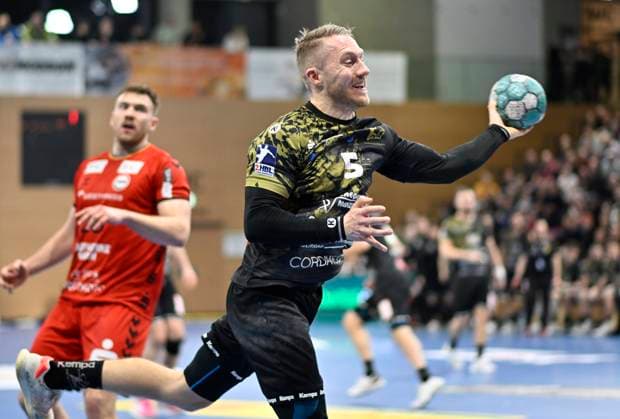9.2.2024, Dresdens Lukas Wucherpfennig wirft von Rechtsaußen, Handball, 2. Bundesliga, HC Elbflorenz Dresden - ASV Hamm-Westfalen, (c) Dresden Deutschland