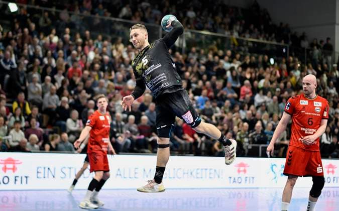 9.2.2024, Dresdens Lukas Wucherpfennig wirft, Handball, 2. Bundesliga, HC Elbflorenz Dresden - ASV Hamm-Westfalen, (c) Dresden Deutschland