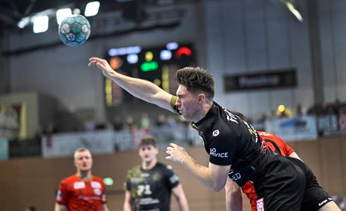9.2.2024, Dresdens Nils Greilich wirft, Handball, 2. Bundesliga, HC Elbflorenz Dresden - ASV Hamm-Westfalen, (c) Dresden Deutschland