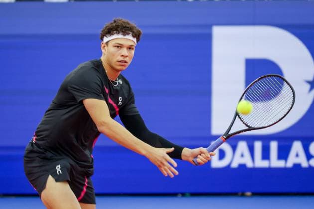 DALLAS, TX - FEBRUARY 09: Ben Shelton (USA) hits a volley during the Dallas Open on February 9, 2024 at Styslinger Altec Tennis Complex in Dallas, TX. (Photo by George Walker Icon Sportswire) TENNIS: FEB 09 Dallas Open EDITORIAL USE ONLY Icon24020921