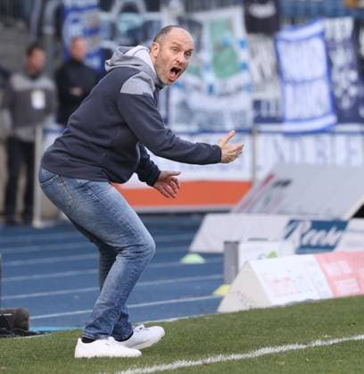 Eintracht Braunschweig vs Karlsruher SC Braunschweig, 10.02.2024, Fußball, Saison 23 24, 2. Bundesliga, 21. Spieltag, Eintracht Braunschweig vs Karlsruher SC, Bild zeigt: Eintracht-Trainer Daniel Scherning Braunschweig
