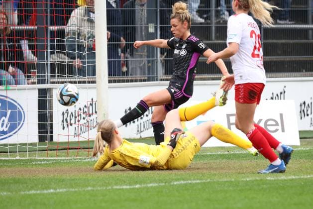 Linda Dallmann (München) zum 0-1, 1. FC Köln - FC Bayern München, Google Pixel Frauen Bundesliga, 13. Spieltag, Köln, Deutschland, 10.02.2024.