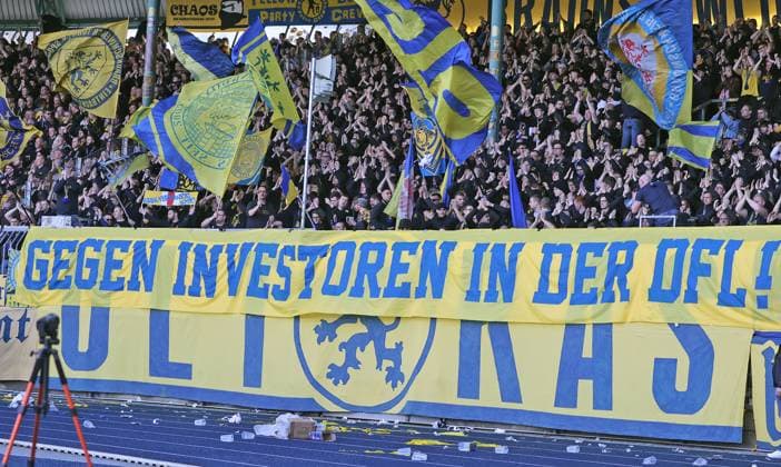 Eintracht Braunschweig vs Karlsruher SC Braunschweig, 10.02.2024, Fußball, Saison 23 24, 2. Bundesliga, 21. Spieltag, Eintracht Braunschweig vs Karlsruher SC, Bild zeigt: Fans der Eintracht in der Südkurve Braunschweig