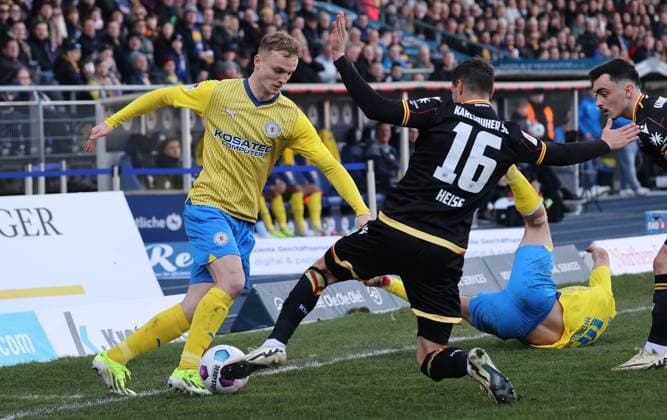 Eintracht Braunschweig vs Karlsruher SC Braunschweig, 10.02.2024, Fußball, Saison 23 24, 2. Bundesliga, 21. Spieltag, Eintracht Braunschweig vs Karlsruher SC, Bild zeigt: Niklas Tauer (BTSV, 8) Braunschweig