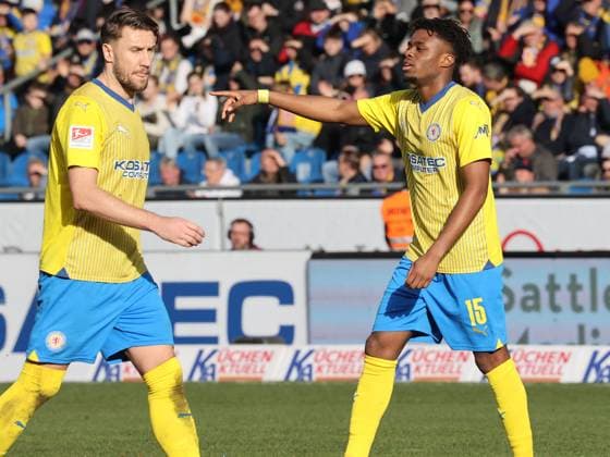 Eintracht Braunschweig vs Karlsruher SC Braunschweig, 10.02.2024, Fußball, Saison 23 24, 2. Bundesliga, 21. Spieltag, Eintracht Braunschweig vs Karlsruher SC, Bild zeigt: Anderson-Lenda Lucoqui (BTSV, 15) Braunschweig
