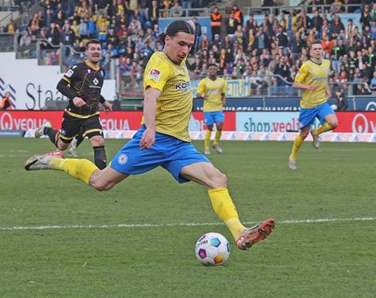 Eintracht Braunschweig vs Karlsruher SC Braunschweig, 10.02.2024, Fußball, Saison 23 24, 2. Bundesliga, 21. Spieltag, Eintracht Braunschweig vs Karlsruher SC, Bild zeigt: Rayan Philippe (BTSV, 9) Braunschweig