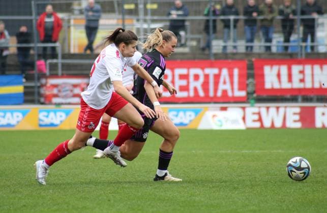 10.02.2024, xgrfx, Fussball 1.Bundesliga Damen, 1. FC Köln - FC Bayern München emspor, v.l. Klara Bühl (FC Bayern München) (DFL DFB REGULATIONS PROHIBIT ANY USE OF PHOTOGRAPHS as IMAGE SEQUENCES and or QUASI-VIDEO) Köln