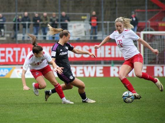 10.02.2024, xgrfx, Fussball 1.Bundesliga Damen, 1. FC Köln - FC Bayern München emspor, v.l. Klara Bühl (FC Bayern München) (DFL DFB REGULATIONS PROHIBIT ANY USE OF PHOTOGRAPHS as IMAGE SEQUENCES and or QUASI-VIDEO) Köln