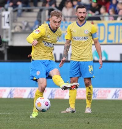 Eintracht Braunschweig vs Karlsruher SC Braunschweig, 10.02.2024, Fußball, Saison 23 24, 2. Bundesliga, 21. Spieltag, Eintracht Braunschweig vs Karlsruher SC, Bild zeigt: Niklas Tauer (BTSV, 8) Braunschweig