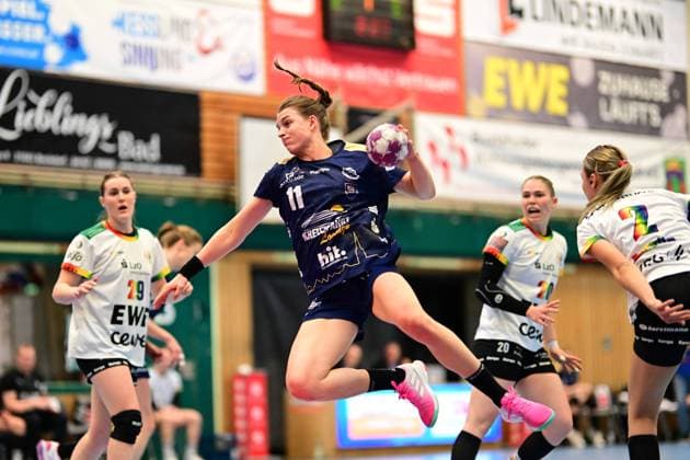 Sport Themen der Woche KW06 Handball I Frauen I Saison 2023-2024 I 1. HBF I 15. Spieltag I Buxtehuder SV - VfL Oldenburg I 10.02.2024 Wurf Isabelle Dölle (11, Buxtehuder Sportverein) Buxtehude Halle Nord Niedersachsen Deutschland *** Handball I Women I Season 2023 2024 I 1 HBF I 15 Matchday I Buxtehuder SV VfL Oldenburg I 10 02 2024 Throw Isabelle Dölle 11, Buxtehuder Sportverein Buxtehude Halle Nord Niedersachsen Germany Copyright: xLobeca FelixxSchlikisx