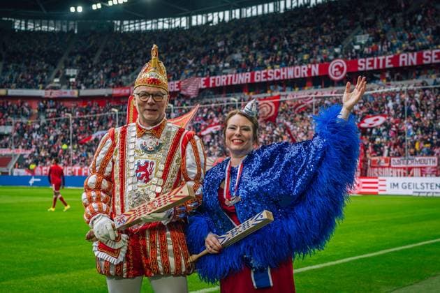 Bilder des Jahres 2024, Sport 02 Feburar Sport Themen der Woche KW06 Sport Bilder des Tages Stadtprinzenpaar Uwe und Melanie Willer, Duesseldorf, vor dem Spiel, GER Fortuna Duesseldorf vs. SV Elversberg, Fussball, 2. Bundesliga, Spieltag 21, Saison 2023 2024, 10.02.2024 DFB DFL REGULATIONS PROHIBIT ANY USE OF PHOTOGRAPHS AS IMAGE SEQUENCES AND OR QUASI-VIDEO, GER Fortuna Duesseldorf vs. SV Elversberg, Fussball, 2. Bundesliga, Spieltag 21, Saison 2023 2024, 10.02.2024 Duesseldorf *** City prince and princess Uwe and Melanie Willer, Duesseldorf, before the match, GER Fortuna Duesseldorf vs SV Elversberg, Football, 2 Bundesliga, Matchday 21, Season 2023 2024, 10 02 2024 DFB DFL REGULATIONS PROHIBIT ANY USE OF PHOTOGRAPHS AS IMAGE SEQUENCES AND OR QUASI VIDEO, GER Fortuna Duesseldorf vs SV Elversberg, Football, 2 Bundesliga, Matchday 21, Season 2023 2024, 10 02 2024 Duesseldorf Copyright: xEibner-Pressefoto FabianxFriesex EP_FFE