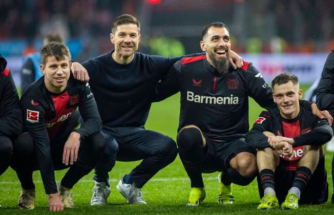 Sport Themen der Woche KW06 Leverkusen, Germany. 10th Feb 2024. Schlussjubel: Adam Hlozek (Leverkusen), Trainer Xabi Alonso (Leverkusen), Borja Iglesias (Leverkusen), Florian Wirtz (Leverkusen) Bayer Leverkusen - FC Bayern München 10.02.2024 *** Leverkusen, Germany 10th Feb 2024 Final cheer Adam Hlozek Leverkusen , Coach Xabi Alonso Leverkusen , Borja Iglesias Leverkusen , Florian Wirtz Leverkusen Bayer Leverkusen FC Bayern Munich 10 02 2024