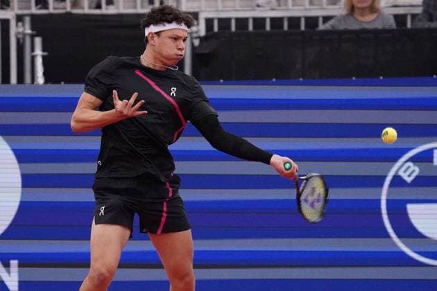 February 10, 2024, Dallas, Texas, United States: February 10, 2024, Dallas, Texas, United States: Ben Shelton (USA) hits a volley against Tommy Paul (USA) in men s Singles quarter final match during the Dallas Open at the Styslinger ALTEC Tennis Center on the campus of Southern Methodist University. on Wednesday February 10, 2024 in Dallas, Texas, United States. Dallas United States - ZUMAe321 20240210_zsa_e321_014 Copyright: xJavierxVicenciox xEyepixxGroupx