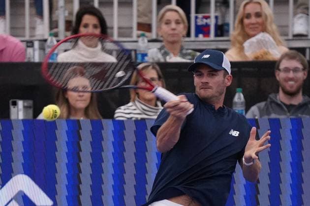 February 10, 2024, Dallas, Texas, United States: February 10, 2024, Dallas, Texas, United States: Tommy Paul (USA) hits a forehand against Ben Shelton (USA) in men s Singles quarter final match during the Dallas Open at the Styslinger ALTEC Tennis Center on the campus of Southern Methodist University. on Wednesday February 10, 2024 in Dallas, Texas, United States. Dallas United States - ZUMAe321 20240210_zsa_e321_020 Copyright: xJavierxVicenciox xEyepixxGroupx