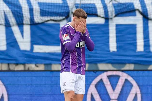 Michael Cuisance (VfL Osnabrueck) schaut enttaeuscht, 2. Bundesliga, VfL Osnabrueck vs Hansa Rostock, Bremer Bruecke, 11.02.2024, Osnabrueck, Deutschland.