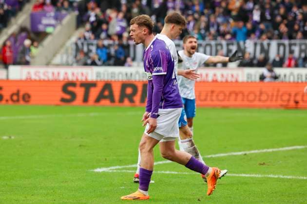 Michael Cuisance (VfL Osnabrueck) schaut enttaeuscht, 2. Bundesliga, VfL Osnabrueck vs Hansa Rostock, Bremer Bruecke, 11.02.2024, Osnabrueck, Deutschland.