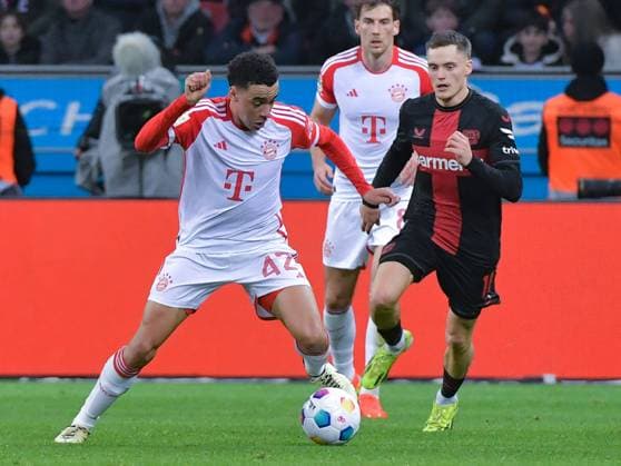 10.02.2024, xblx, Fussball 1.Bundesliga, Bayer 04 Leverkusen - FC Bayern München emspor, v.l. Jamal Musiala (FC Bayern Muenchen), Florian Wirtz (Bayer Leverkusen) (DFL DFB REGULATIONS PROHIBIT ANY USE OF PHOTOGRAPHS as IMAGE SEQUENCES and or QUASI-VIDEO) Leverkusen
