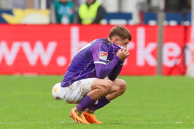 Dave Gnaase (VfL Osnabrueck) schaut enttaeuscht, 2. Bundesliga, VfL Osnabrueck vs Hansa Rostock, Bremer Bruecke, 11.02.2024, Osnabrueck, Deutschland.