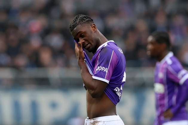 Maxwell Gyamfi (VfL Osnabrueck) schaut enttaeuscht, 2. Bundesliga, VfL Osnabrueck vs Hansa Rostock, Bremer Bruecke, 11.02.2024, Osnabrueck, Deutschland.