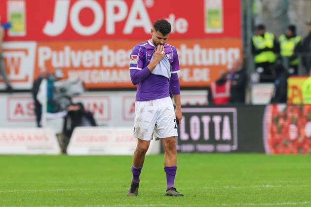 Dave Gnaase (VfL Osnabrueck) schaut enttaeuscht, 2. Bundesliga, VfL Osnabrueck vs Hansa Rostock, Bremer Bruecke, 11.02.2024, Osnabrueck, Deutschland.