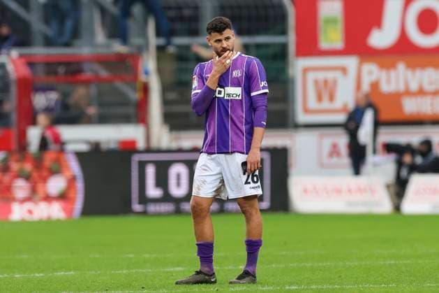 Dave Gnaase (VfL Osnabrueck) schaut enttaeuscht, 2. Bundesliga, VfL Osnabrueck vs Hansa Rostock, Bremer Bruecke, 11.02.2024, Osnabrueck, Deutschland.