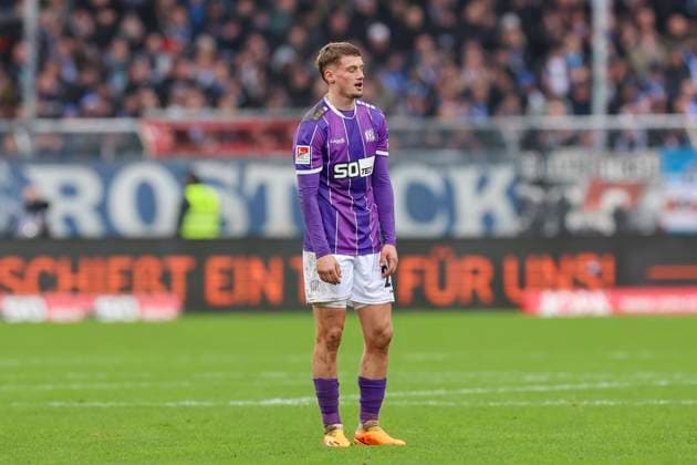 Michael Cuisance (VfL Osnabrueck) schaut enttaeuscht, 2. Bundesliga, VfL Osnabrueck vs Hansa Rostock, Bremer Bruecke, 11.02.2024, Osnabrueck, Deutschland.