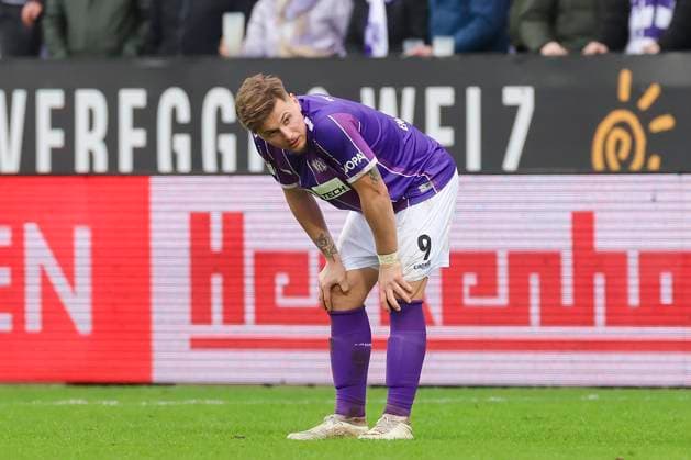 Erik Engelhardt (VfL Osnabrueck) schaut enttaeuscht, 2. Bundesliga, VfL Osnabrueck vs Hansa Rostock, Bremer Bruecke, 11.02.2024, Osnabrueck, Deutschland.
