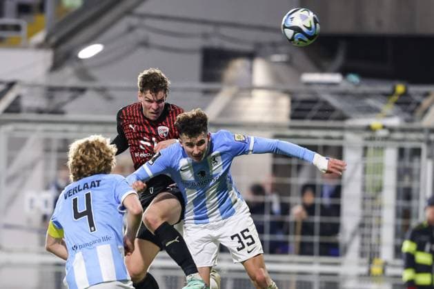 Sport Themen der Woche KW06 3. Liga; TSV 1860 München - FC Ingolstadt 04; Kopfball Simon Lorenz (32, FCI) Zweikampf Kampf um den Ball Glück Michael (35 TSV) Verlaat Jesper (4 TSV) 3. Liga - FC Ingolstadt 04 Saison 2023 2024 TSV 1860 München *** 3 Liga TSV 1860 Munich FC Ingolstadt 04 Header Simon Lorenz 32, FCI duel Battle for the ball Luck Michael 35 TSV Verlaat Jesper 4 TSV 3 Liga FC Ingolstadt 04 Season 2023 2024 TSV 1860 Munich