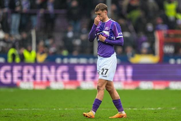 2. Bundesliga - VfL Osnabrück - FC Hansa Rostock am 11.02.2024 an der Bremer Brücke in Osnabrück MickaÃ«l Michael Cuisance (Osnabrueck) unzufrieden, enttäuscht, enttaeuscht, niedergeschlagen.