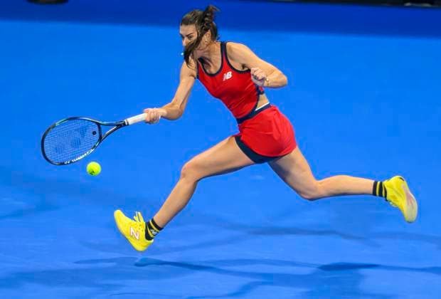 Sport Bilder des Tages Qatar TotalEnergies Open - Day 1 Sorana Cirstea of Romania is in action during her first-round match against Sloane Stephens of the US at the WTA, Tennis Damen 1000-Qatar TotalEnergies Open tennis tournament at the Khalifa International Tennis Complex in Doha, Qatar, on February 11, 2024. DOHA Qatar  Copyright: xNoushadxThekkayilx originalFilename:varittyakkal-wta1000q240212_np9Tl.jpg
