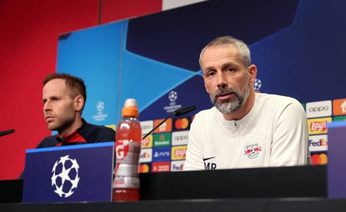 RB Leipzig Pressekonferenz Champions League Leipzig, 12.02.2024, RB Akademie, Champions League, Achtelfinale , RB Leipzig - Pressekonferenz am Vortag von RBLeipzig v. Real Madrid , Im Bild v.l.: Torwart Peter Gulacsi (1, RB Leipzig) und Trainer Marco Rose (RB Leipzig) ,